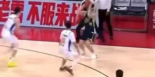 开云 体育-媒体人：赵睿不信张皓嘉能进，明显他能防第一下但选择不防
