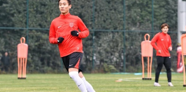 移动体育平台-CCTV5直播成都VS新鹏城！周定洋动作大必遭狂嘘 韦世豪剑指开门红