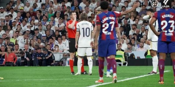 体育赛事-西足协公布裁判对话录音：无证据表明球已进