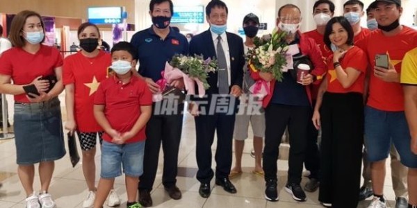 体育赛事-【国足对手】越南队今晨抵阿联酋 大使亲自机场迎接