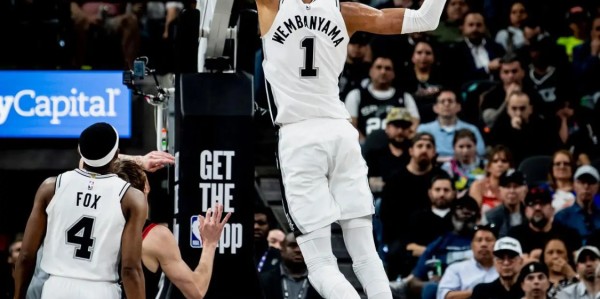 文班亚马复出！马刺114-93胜开拓者，福克斯28+6+7，卡斯尔16+1+8